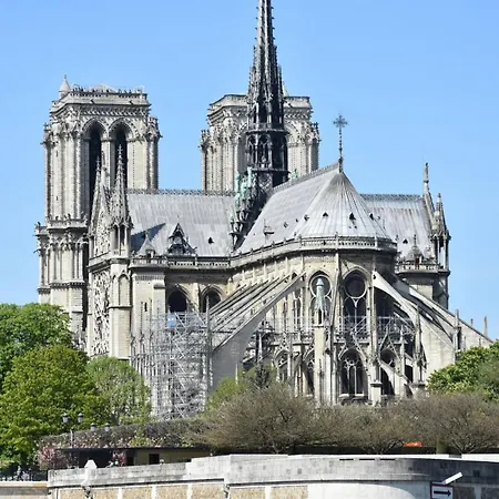 Duplex Apartment Paris
